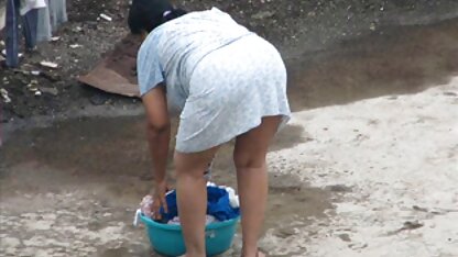 काम का एक गुजराती सेक्सी पिक्चर मूवी लंबा दिन के बाद, ब्रिटनी एम्बर के साथ नग्न बार में आराम एक आदमी